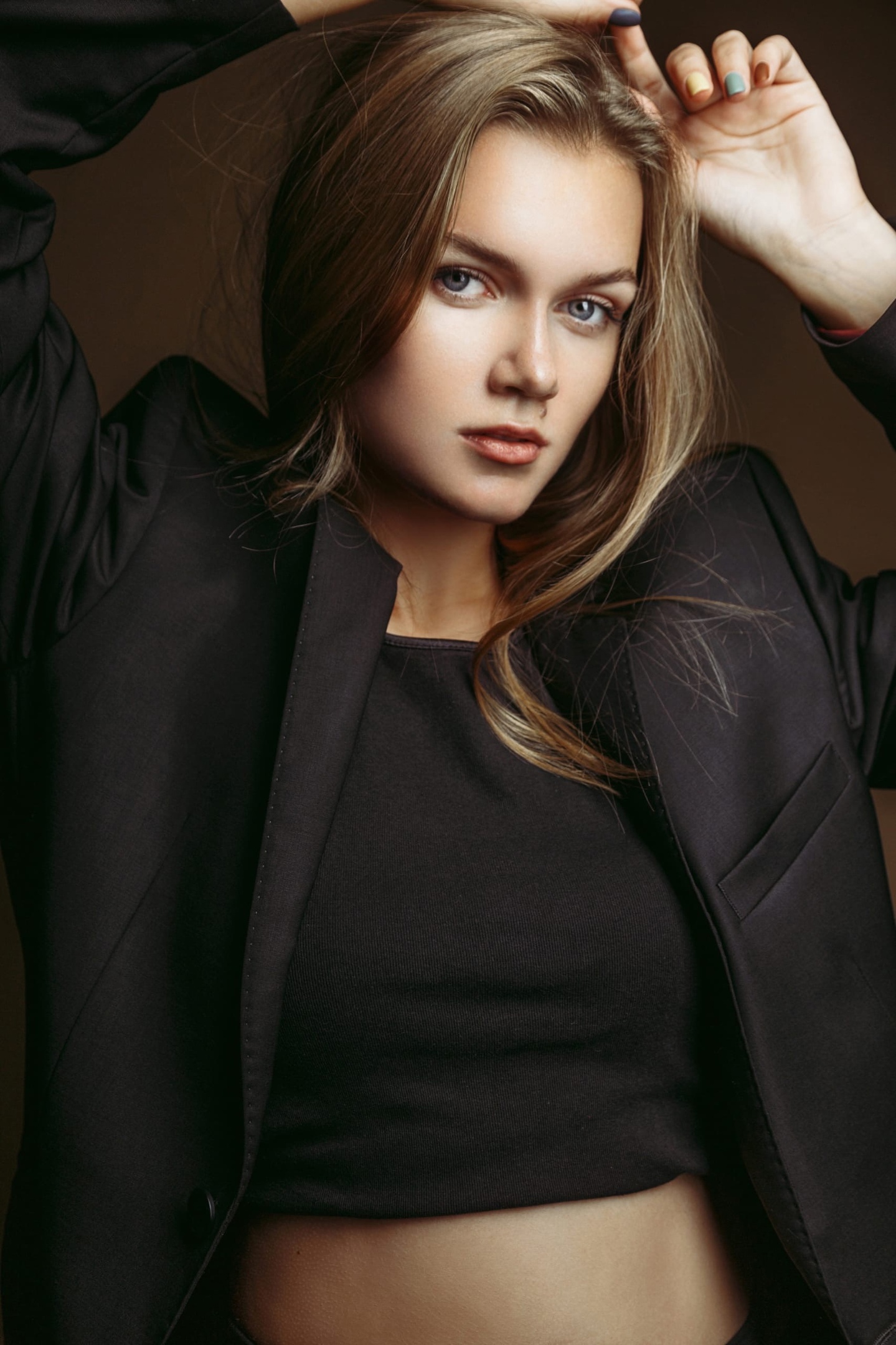 Профессиональная модель из Владимира умеет не только убивать взглядом, от ее ударов в буквальном смысле слова не устоять. На днях Елена Охапкина выиграла золотую медаль чемпионата России по кикбоксингу в Грозном. А ведь в спортзал она пришла случайно. История чемпионки в материале «Ключ-Медиа»!