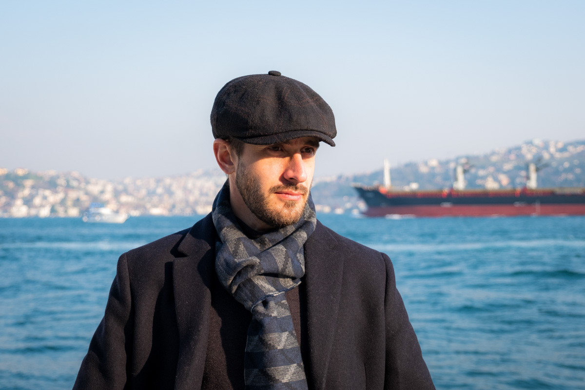 Наш путешествующий коллега с супругой успел несколько месяцев пожить и в Стамбуле. Удивился климату, порадовался ценам и выяснил, что может в Турции русского человека напрягать.