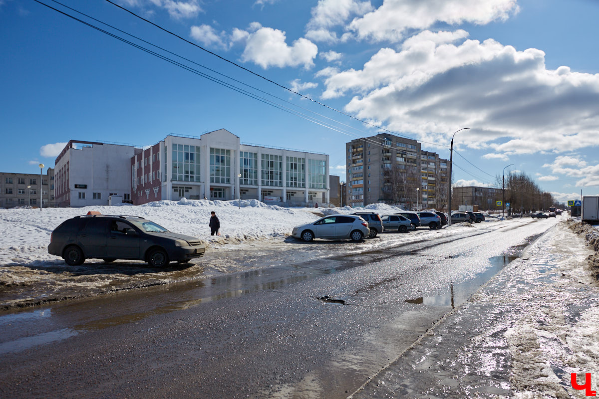 Несмотря на капризы погоды, в областном центре стартует массовый ремонт автомобильных дорог. Изменить планы не в состоянии даже погодный «Армагеддон». Специалисты планируют приступить к работам уже 1 апреля. А тремя днями позже в регионе начнут курсировать четыре новых электропоезда.