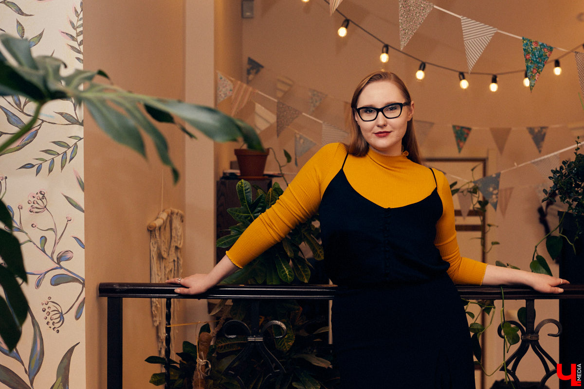 Что объединяет фразеологизмы пользователей Tinder, цитаты из мультфильмов и треки Оксимирона? Благодаря всему вышеперечисленному можно заговорить на английском. Преподаватель и трижды прошедший через программу «Work and Travel» блогер Екатерина Русакова о том, как перебороть страхи и свободно speak english in da club.