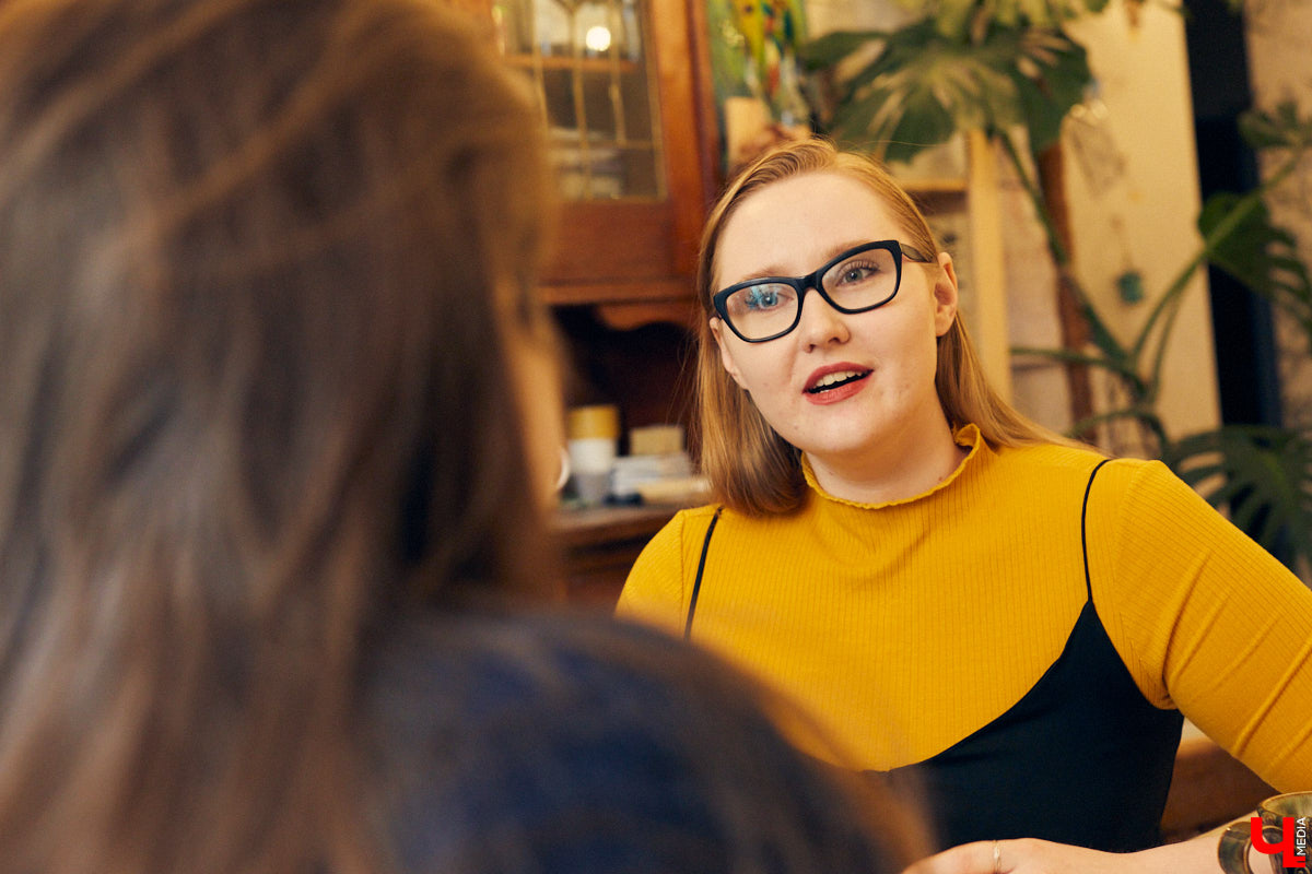 Что объединяет фразеологизмы пользователей Tinder, цитаты из мультфильмов и треки Оксимирона? Благодаря всему вышеперечисленному можно заговорить на английском. Преподаватель и трижды прошедший через программу «Work and Travel» блогер Екатерина Русакова о том, как перебороть страхи и свободно speak english in da club.