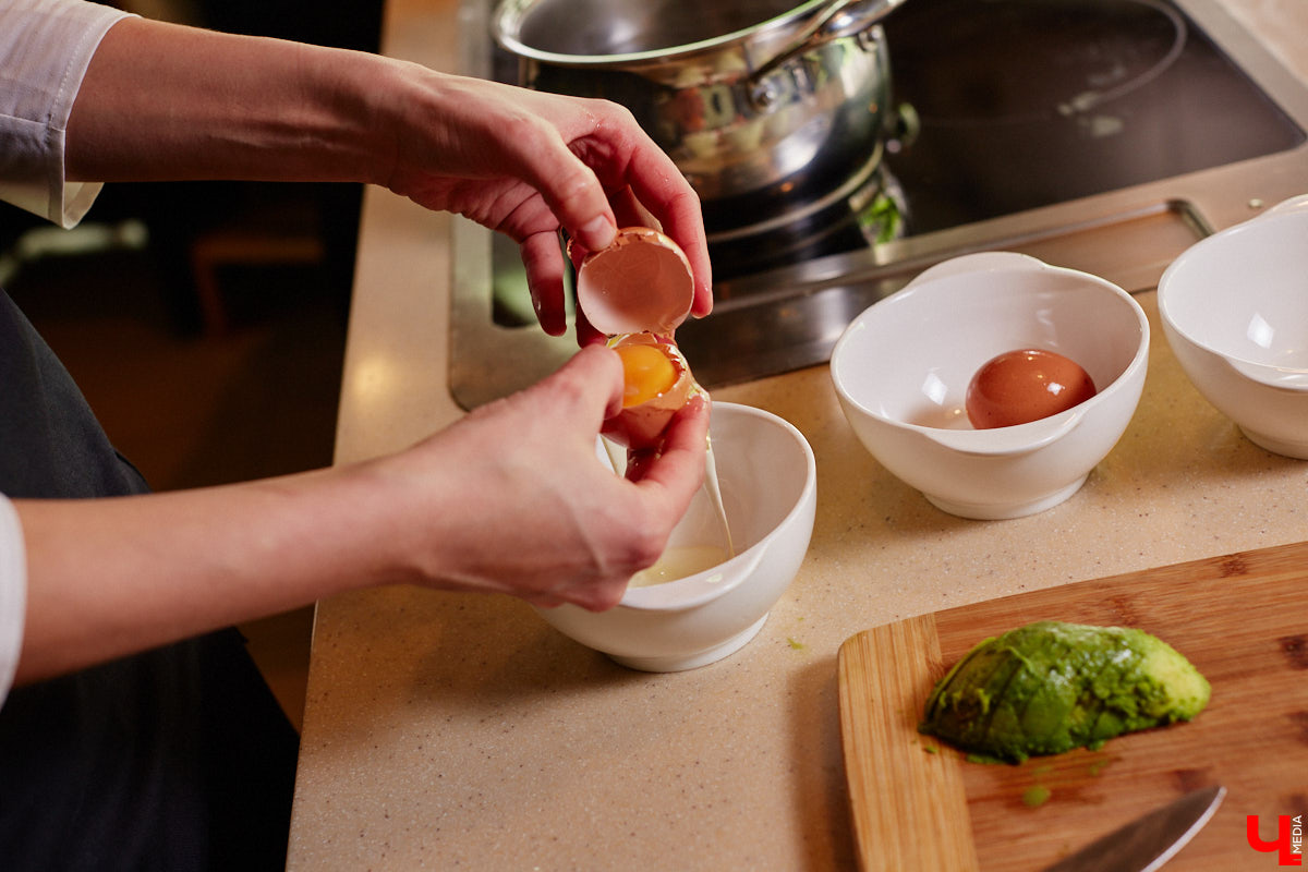 годня в меню «Кулинарного ответа» яйцо по-французски, голландский соус, северная рыба — карта мира на тарелке для организатора гастротуров.