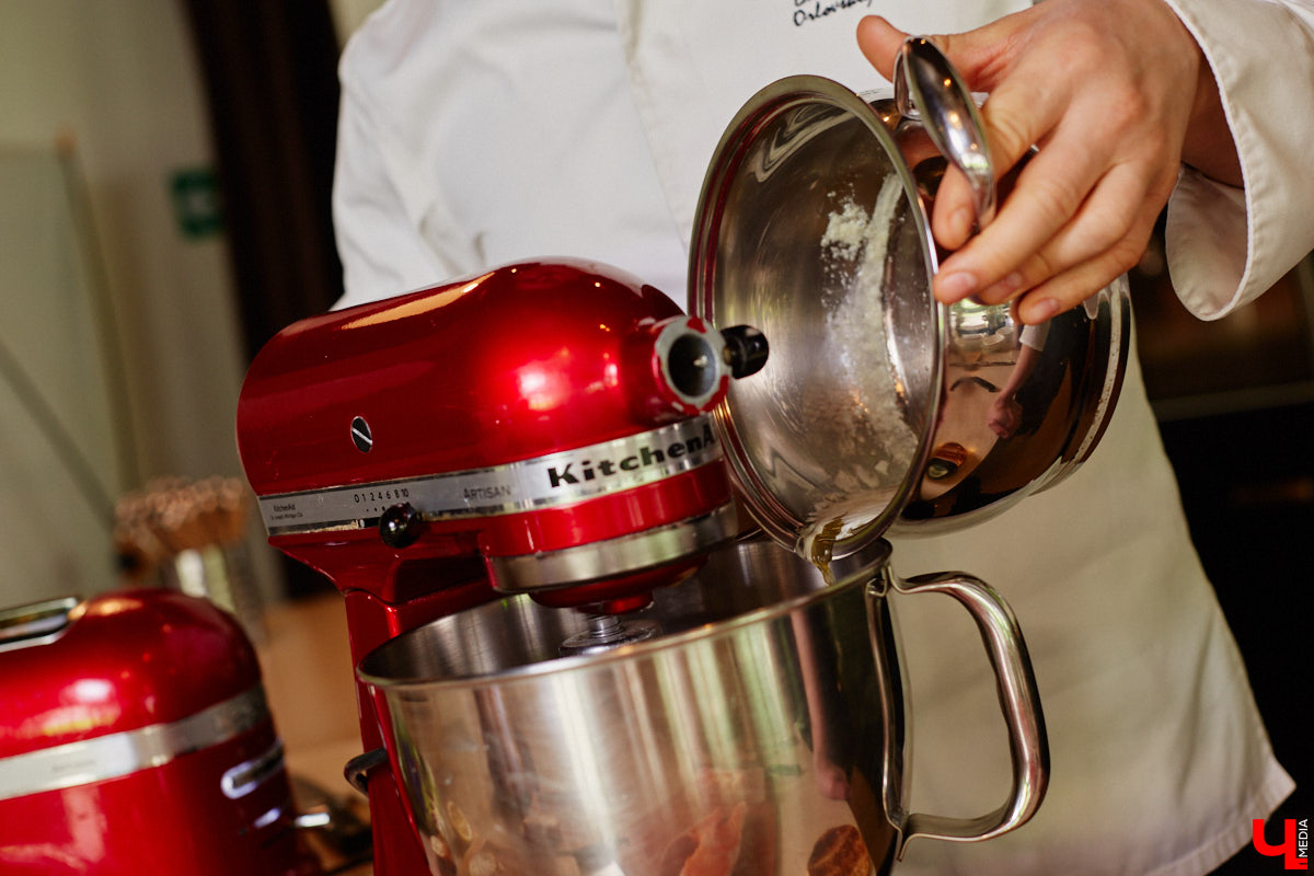 годня в меню «Кулинарного ответа» яйцо по-французски, голландский соус, северная рыба — карта мира на тарелке для организатора гастротуров.