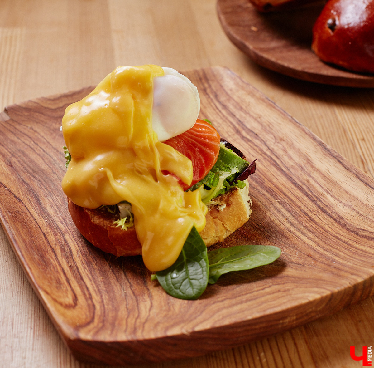 Сегодня в меню “Кулинарного ответа” яйцо по-французски, голландский соус, северная рыба - карта мира на тарелке для организатора гастротуров.