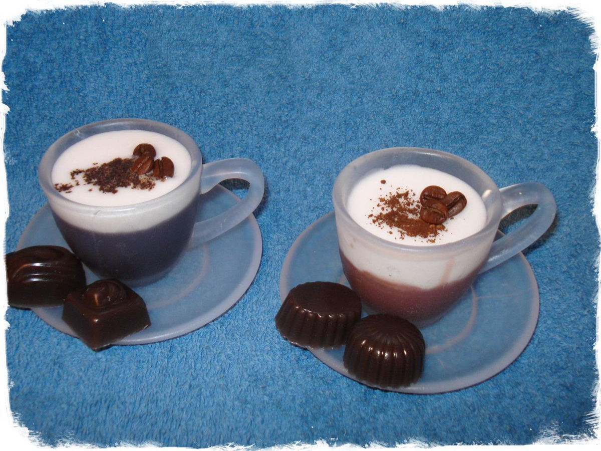 Еда, алкоголь, визитки, игрушки, предметы гардероба, статуэтка Оскара и цветы. Какие подарки могут раствориться в руках? Узнаем у владимирских мыловаров и внимательно изучим пенные работы, чтобы не попасться на розыгрыш.