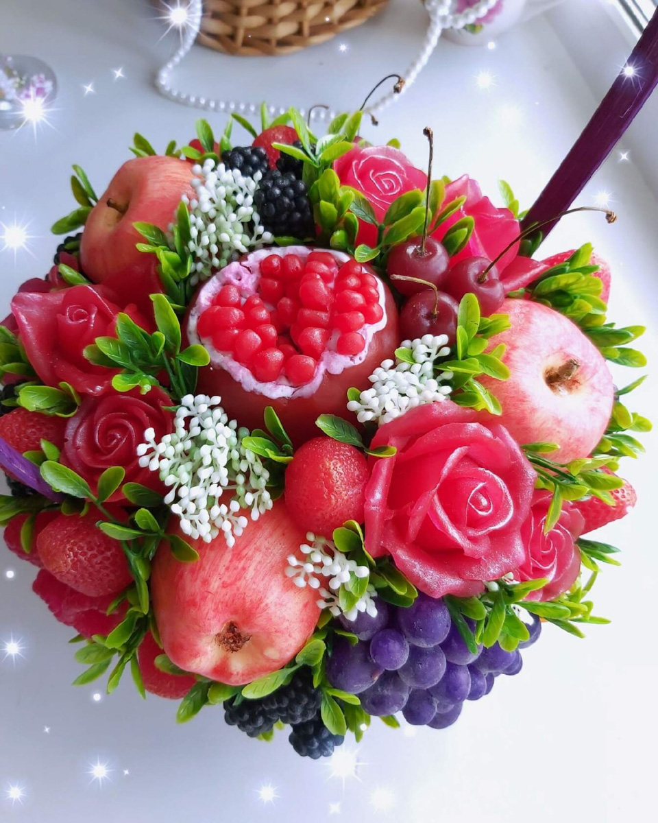 Еда, алкоголь, визитки, игрушки, предметы гардероба, статуэтка Оскара и цветы. Какие подарки могут раствориться в руках? Узнаем у владимирских мыловаров и внимательно изучим пенные работы, чтобы не попасться на розыгрыш.