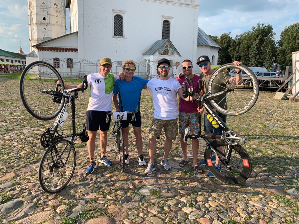 Небо над Европой закрыто, привычные места отдыха недоступны, а энергии много. Тогда пришло время пересесть на велосипед. Путешествия на двухколесном транспорте, как ожидают эксперты, в этом году будут на пике популярности. При этом Владимирская область вошла в список главных мест России для весенних велотуров.