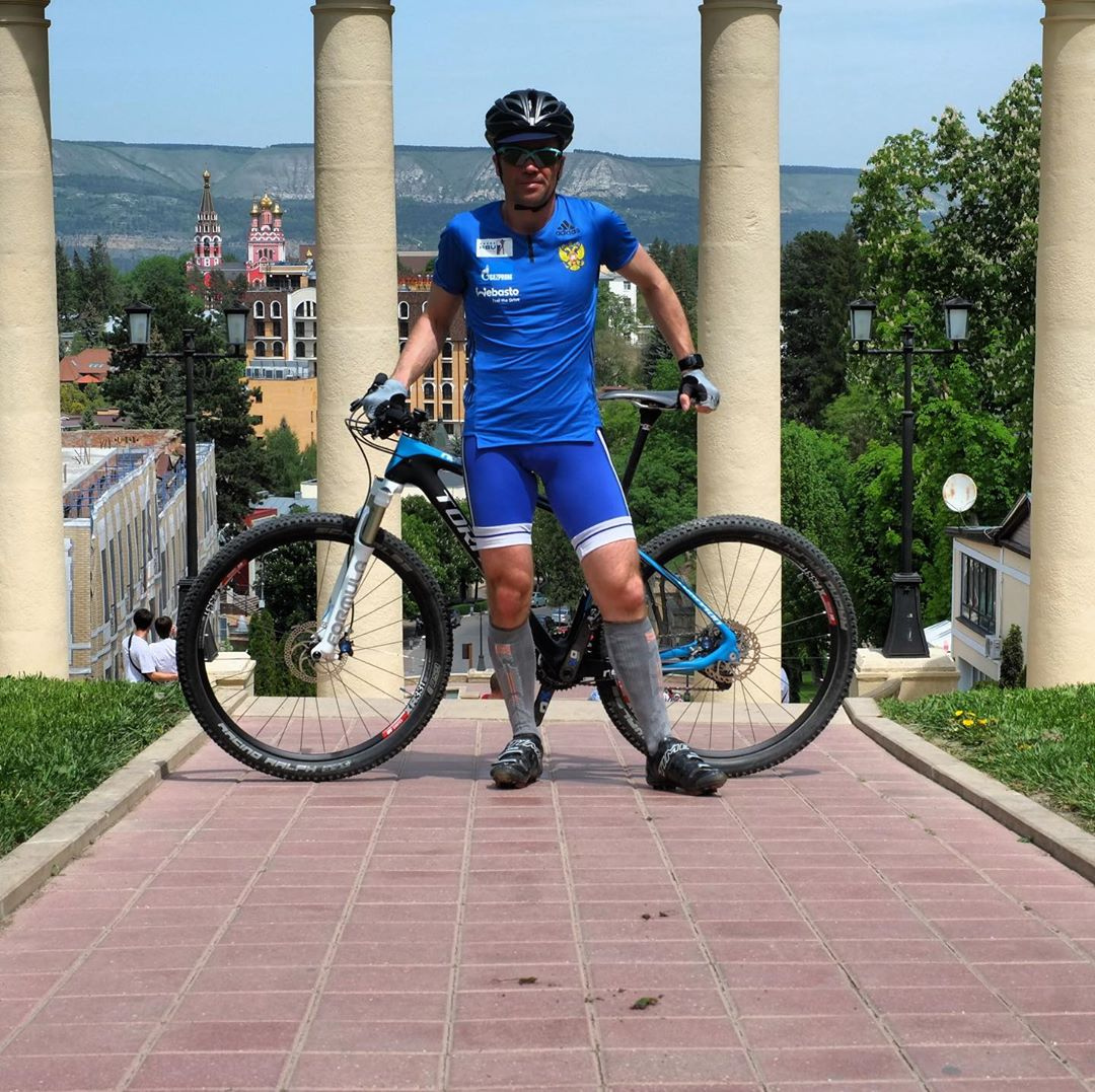 Небо над Европой закрыто, привычные места отдыха недоступны, а энергии много. Тогда пришло время пересесть на велосипед. Путешествия на двухколесном транспорте, как ожидают эксперты, в этом году будут на пике популярности. При этом Владимирская область вошла в список главных мест России для весенних велотуров.