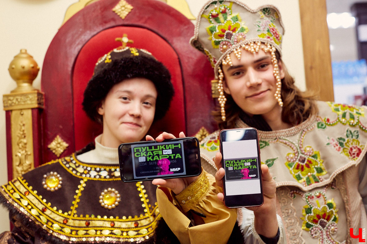 Сегодня вы услышите сказ о том, как компания студентов с помощью Пушкина («Пушкинской карты») в Музее пряника лепила и пекла обрядовое печенье тетёрки и кликала весну.