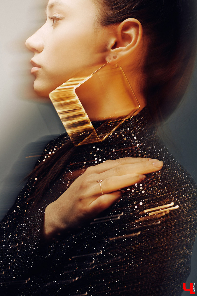 Оверсайз, брюлики, уютное «змеиное платье». Софья Молдалиева рассказывает о жизни владимирской певицы, а также делится секретами по выбору нарядов на репетицию, корпоратив и выступление в ресторане.