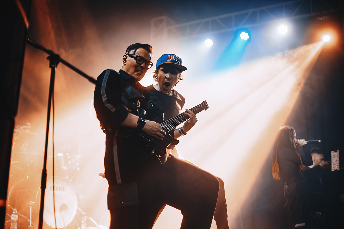 Первого апреля во Владимир с концертом приехала, пожалуй, одна из любимых в нашем городе альтернативных рок-групп «Слот». Их выступление оставило после себя сильные впечатления. «Слот» сегодня не менее злые и жёсткие, чем в эпоху расцвета российской альтернативы.