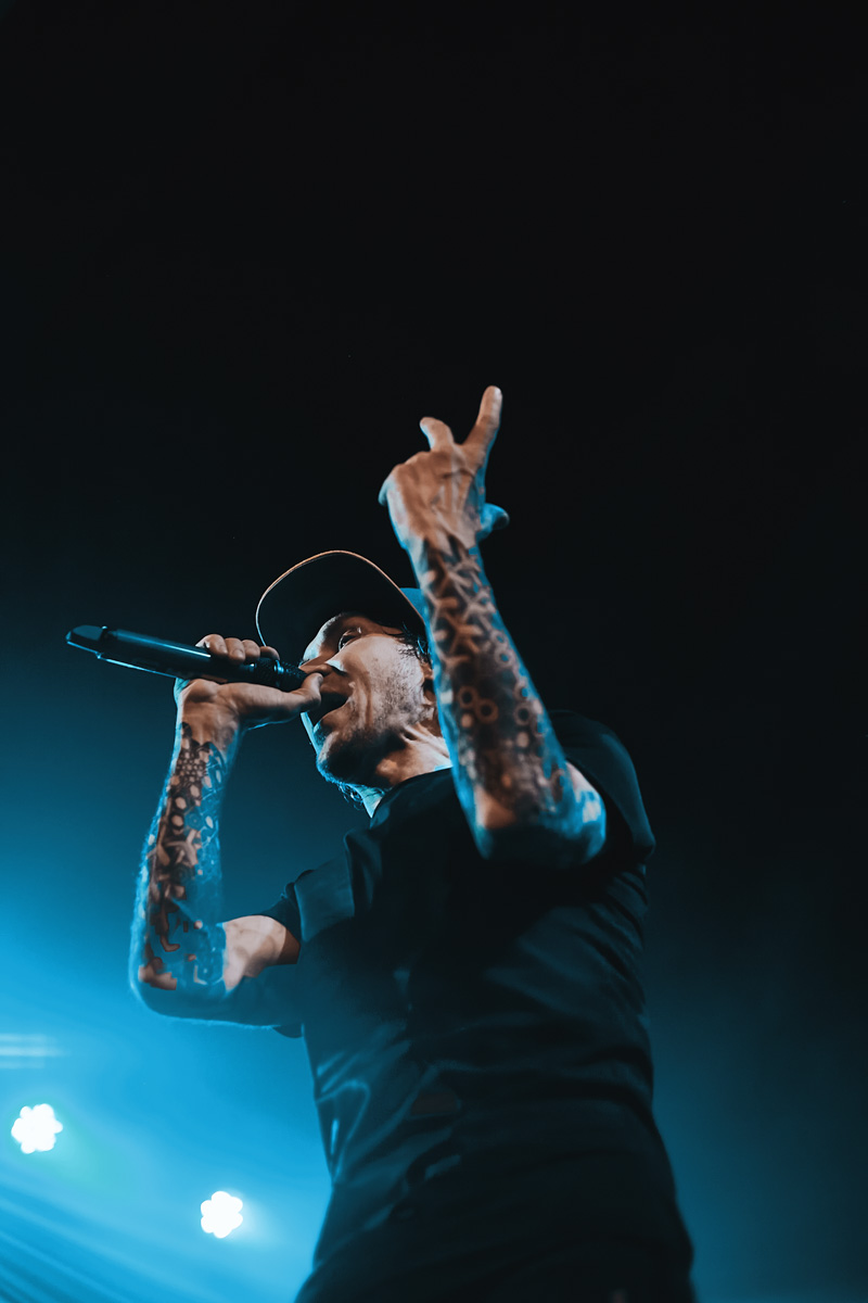 Первого апреля во Владимир с концертом приехала, пожалуй, одна из любимых в нашем городе альтернативных рок-групп «Слот». Их выступление оставило после себя сильные впечатления. «Слот» сегодня не менее злые и жёсткие, чем в эпоху расцвета российской альтернативы.