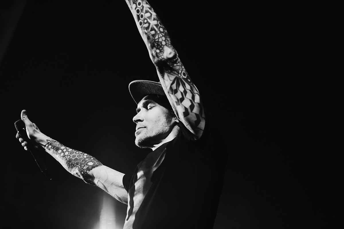 Первого апреля во Владимир с концертом приехала, пожалуй, одна из любимых в нашем городе альтернативных рок-групп «Слот». Их выступление оставило после себя сильные впечатления. «Слот» сегодня не менее злые и жёсткие, чем в эпоху расцвета российской альтернативы.