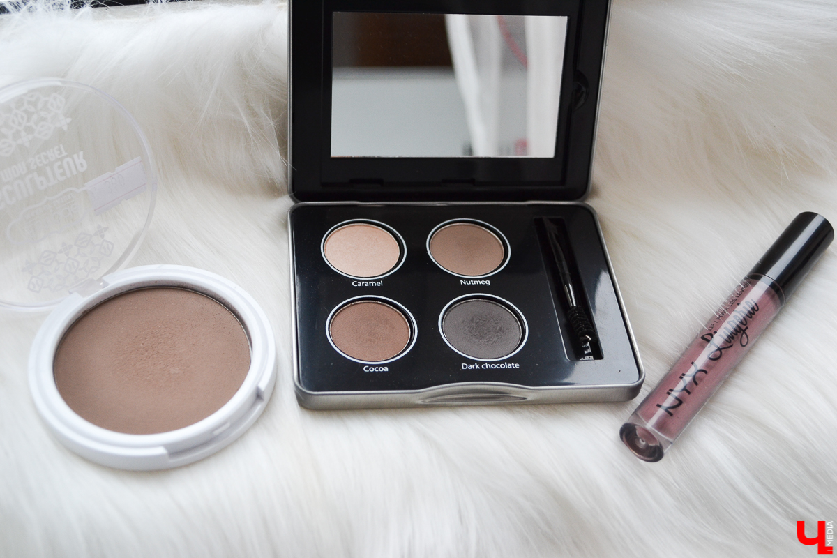 Виолетта Овинова проводит мастер-классы, создает образы для самых разных мероприятий и, конечно же, разбирается в косметике. «Ключ-Медиа» подробно расспросил визажиста о том, как обстоят дела у российской бьюти-индустрии. Ключевой вопрос: можно ли оставаться красивой, если любимые зарубежные бренды ушли с рынка или значительно подорожали?