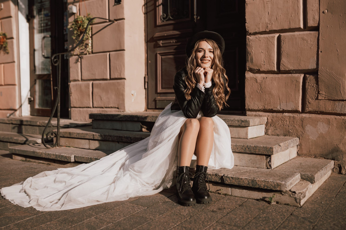 Виолетта Овинова проводит мастер-классы, создает образы для самых разных мероприятий и, конечно же, разбирается в косметике. «Ключ-Медиа» подробно расспросил визажиста о том, как обстоят дела у российской бьюти-индустрии. Ключевой вопрос: можно ли оставаться красивой, если любимые зарубежные бренды ушли с рынка или значительно подорожали?