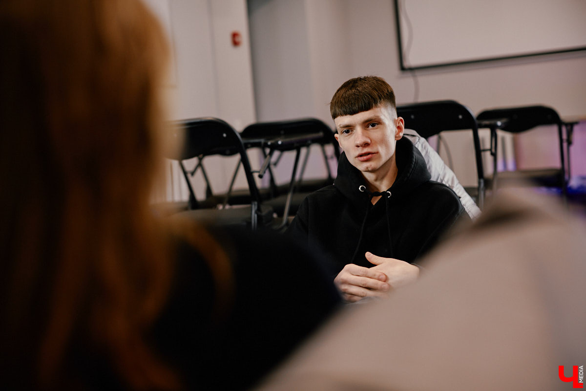 Незадолго до блокировки сервиса рэпер 4Trip залетел в TikTok с юмористическими скетчами, собрав за неделю 170 тысяч фолловеров. О веселом блогерстве, грустной музыке и проекте «без образа» владимирец рассказывает в интервью для «Ключ-Медиа».