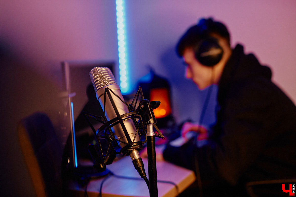 Незадолго до блокировки сервиса рэпер 4Trip залетел в TikTok с юмористическими скетчами, собрав за неделю 170 тысяч фолловеров. О веселом блогерстве, грустной музыке и проекте «без образа» владимирец рассказывает в интервью для «Ключ-Медиа».