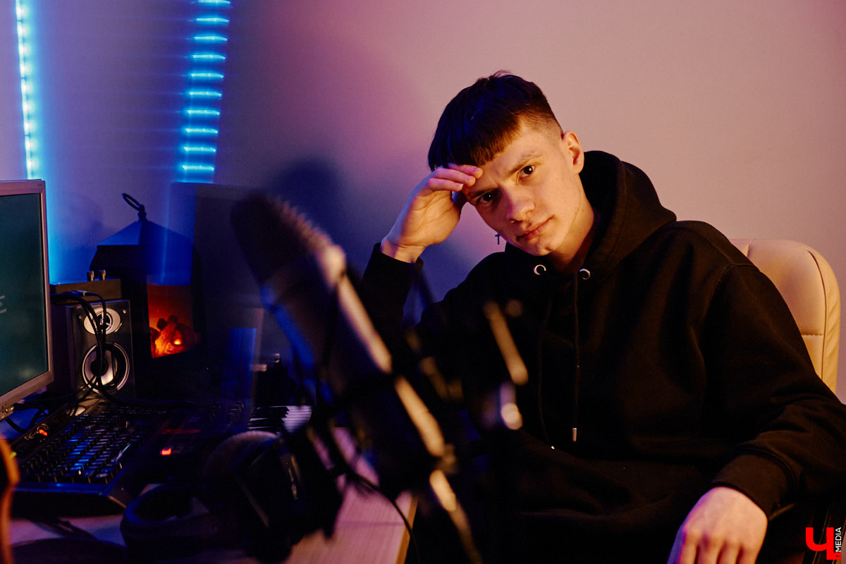 Незадолго до блокировки сервиса рэпер 4Trip залетел в TikTok с юмористическими скетчами, собрав за неделю 170 тысяч фолловеров. О веселом блогерстве, грустной музыке и проекте «без образа» владимирец рассказывает в интервью для «Ключ-Медиа».