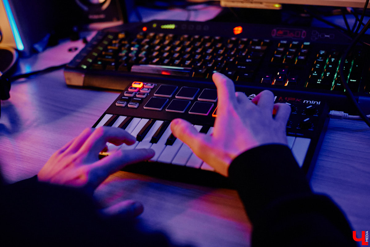 Незадолго до блокировки сервиса рэпер 4Trip залетел в TikTok с юмористическими скетчами, собрав за неделю 170 тысяч фолловеров. О веселом блогерстве, грустной музыке и проекте «без образа» владимирец рассказывает в интервью для «Ключ-Медиа».