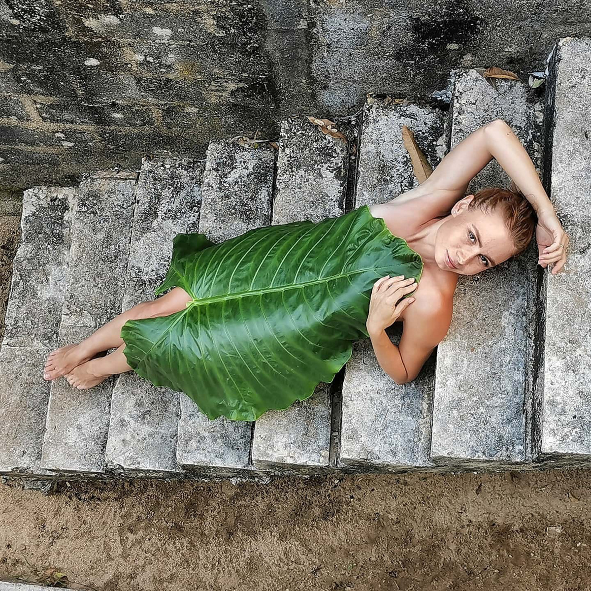 На финиш престижного забега в турецкой Аланье марафонец из Владимира Артем Куфтырев пришел первым. Но не один, а вместе со своими детьми. Нога в ногу пересекли финишную черту, втроем поднялись на пьедестал. И этот случай не единичный. Семья сопровождает Артема на всех соревнованиях и даже сборах. Вместе путешествуют по миру.