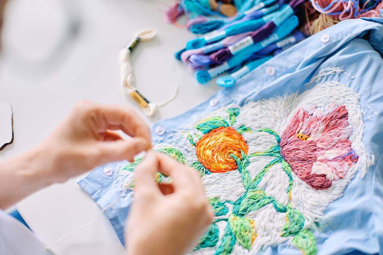 Владимирская рукодельница «рисует» картины с помощью мулине, создавая из ниток портреты известных людей, собственные фото и много другое. Про современную вышивку не для бабушек «Ключ-Медиа» пообщался с Кристиной Кошель.