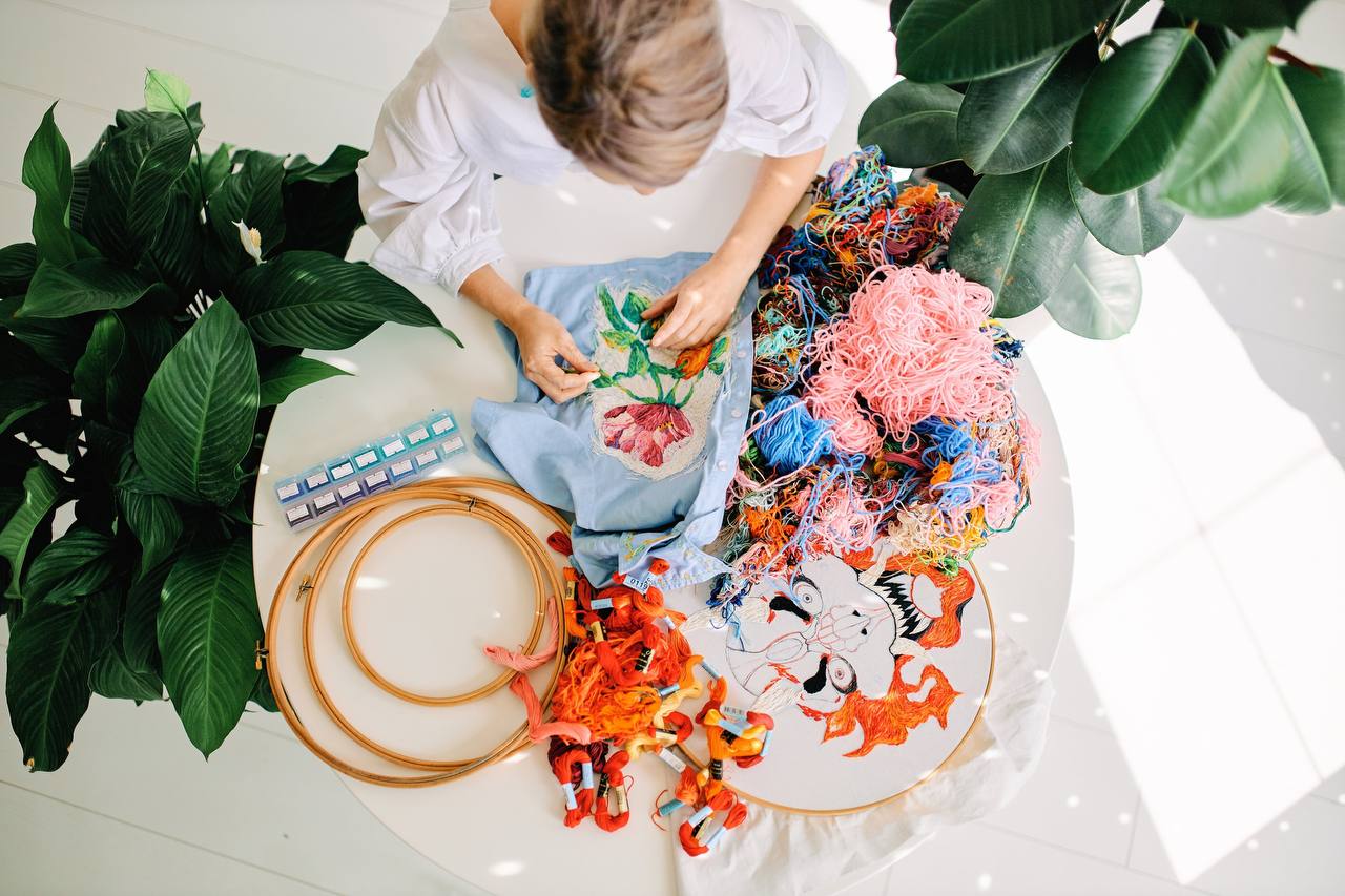 Владимирская рукодельница «рисует» картины с помощью мулине, создавая из ниток портреты известных людей, собственные фото и много другое. Про современную вышивку не для бабушек «Ключ-Медиа» пообщался с Кристиной Кошель.