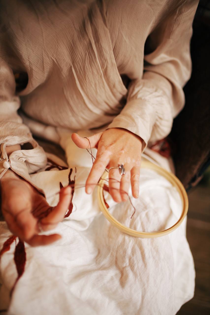 Владимирская рукодельница «рисует» картины с помощью мулине, создавая из ниток портреты известных людей, собственные фото и много другое. Про современную вышивку не для бабушек «Ключ-Медиа» пообщался с Кристиной Кошель.