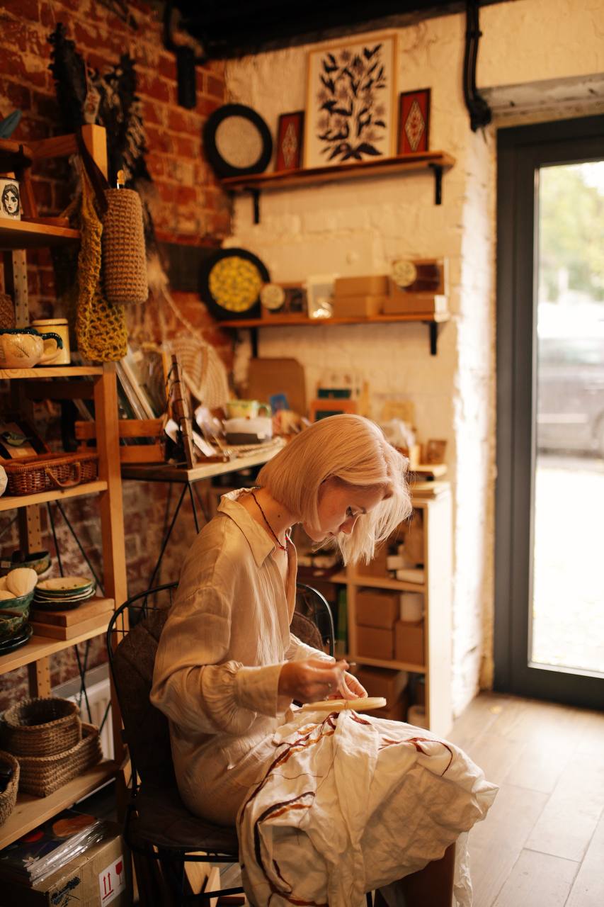 Владимирская рукодельница «рисует» картины с помощью мулине, создавая из ниток портреты известных людей, собственные фото и много другое. Про современную вышивку не для бабушек «Ключ-Медиа» пообщался с Кристиной Кошель.