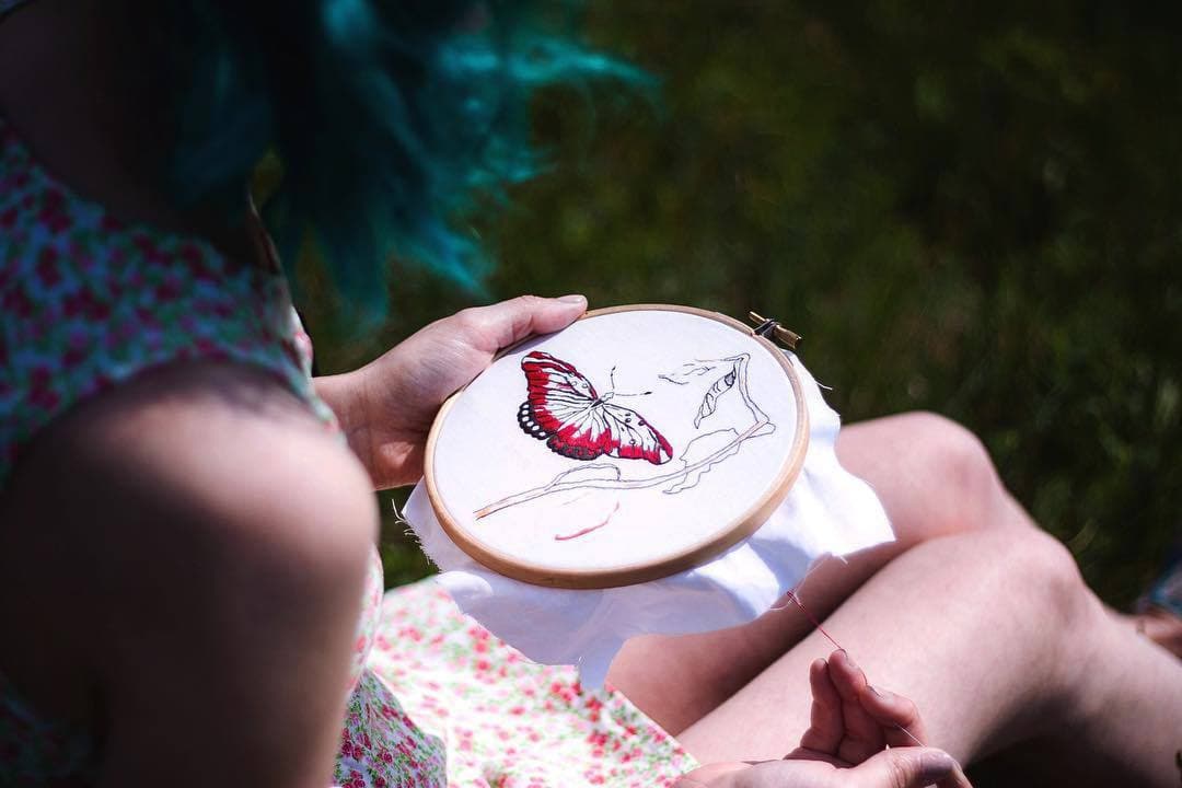 Владимирская рукодельница «рисует» картины с помощью мулине, создавая из ниток портреты известных людей, собственные фото и много другое. Про современную вышивку не для бабушек «Ключ-Медиа» пообщался с Кристиной Кошель.