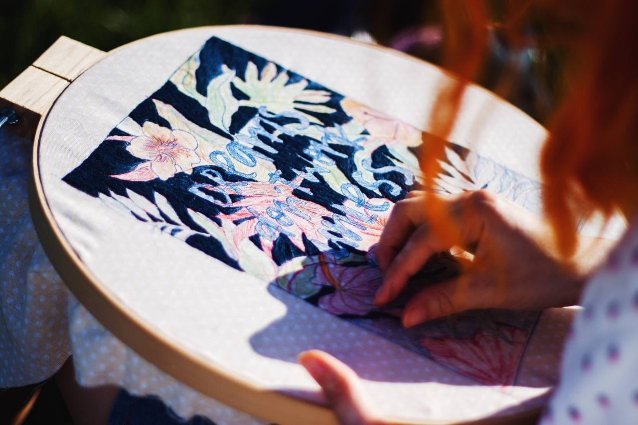 Владимирская рукодельница «рисует» картины с помощью мулине, создавая из ниток портреты известных людей, собственные фото и много другое. Про современную вышивку не для бабушек «Ключ-Медиа» пообщался с Кристиной Кошель.