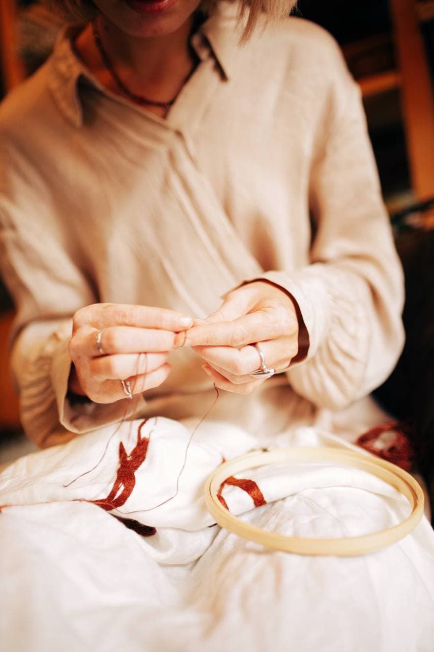 Владимирская рукодельница «рисует» картины с помощью мулине, создавая из ниток портреты известных людей, собственные фото и много другое. Про современную вышивку не для бабушек «Ключ-Медиа» пообщался с Кристиной Кошель.