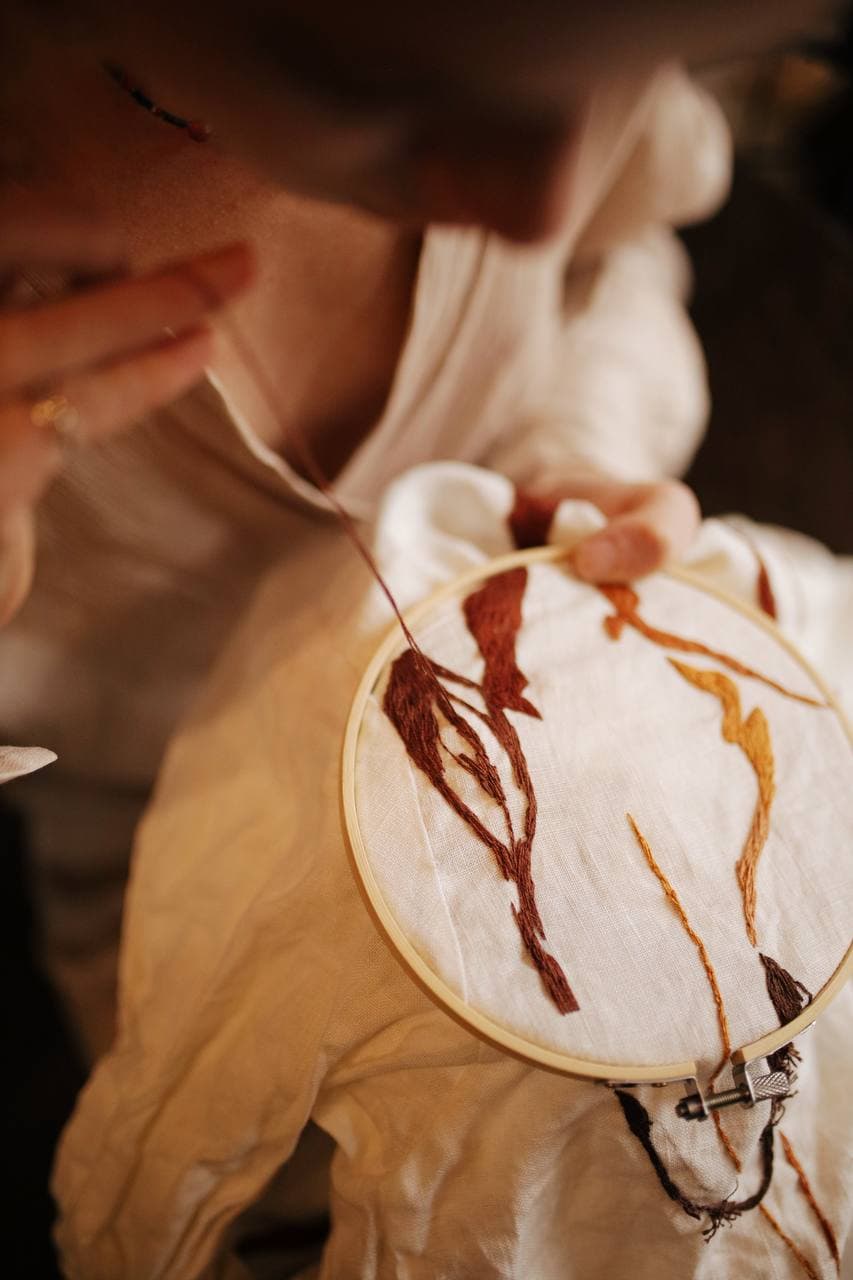 Владимирская рукодельница «рисует» картины с помощью мулине, создавая из ниток портреты известных людей, собственные фото и много другое. Про современную вышивку не для бабушек «Ключ-Медиа» пообщался с Кристиной Кошель.