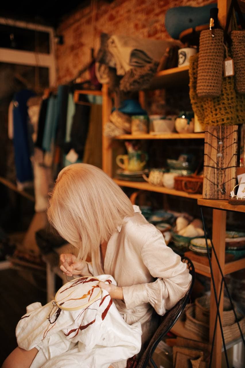 Владимирская рукодельница «рисует» картины с помощью мулине, создавая из ниток портреты известных людей, собственные фото и много другое. Про современную вышивку не для бабушек «Ключ-Медиа» пообщался с Кристиной Кошель.