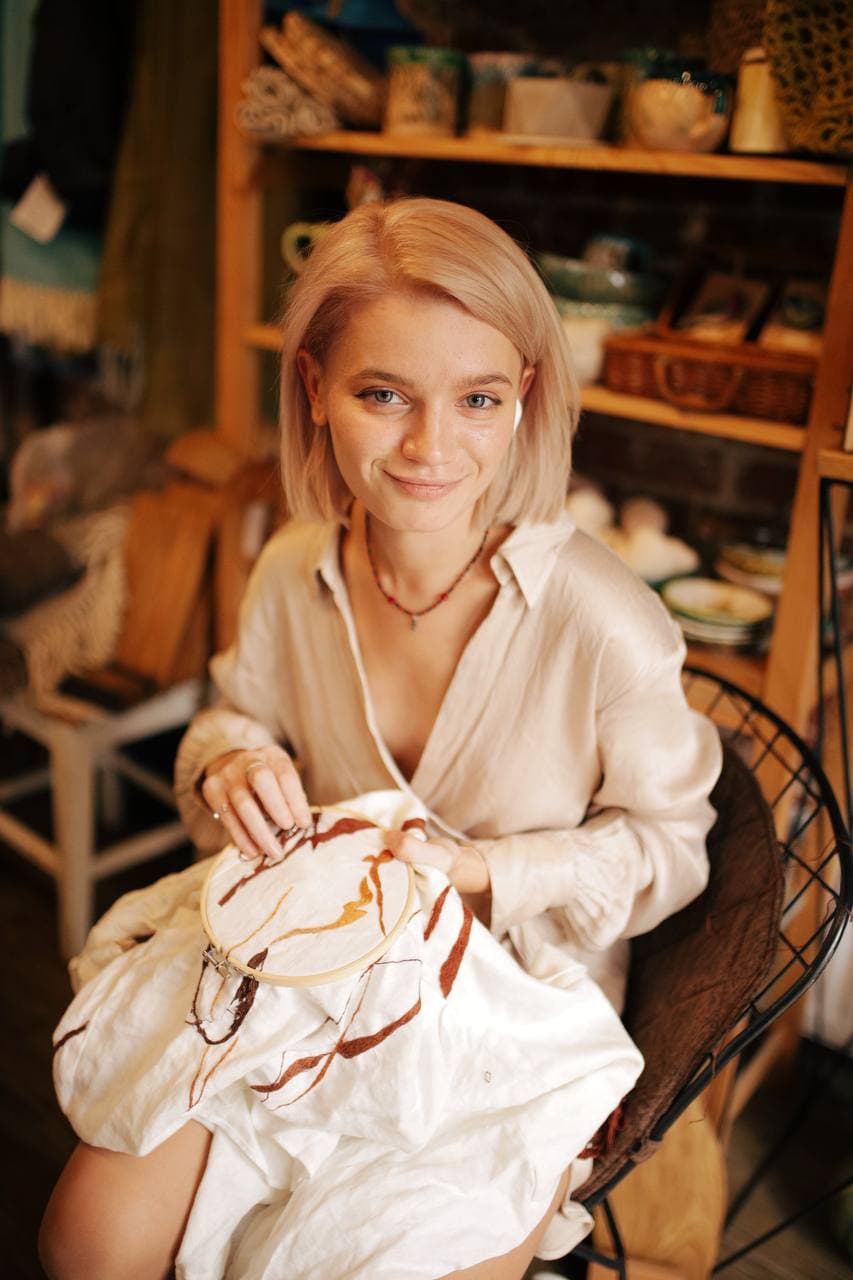 Владимирская рукодельница «рисует» картины с помощью мулине, создавая из ниток портреты известных людей, собственные фото и много другое. Про современную вышивку не для бабушек «Ключ-Медиа» пообщался с Кристиной Кошель.