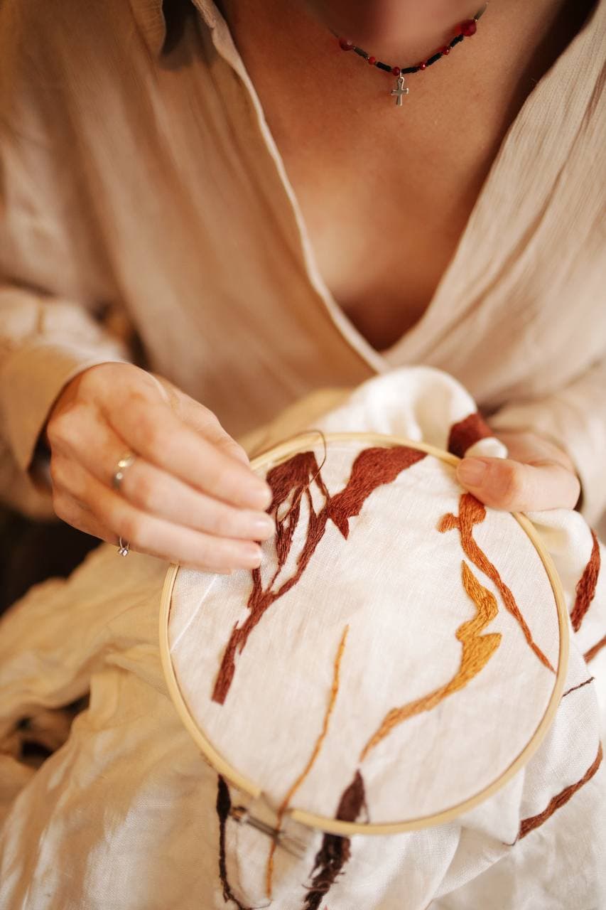 Владимирская рукодельница «рисует» картины с помощью мулине, создавая из ниток портреты известных людей, собственные фото и много другое. Про современную вышивку не для бабушек «Ключ-Медиа» пообщался с Кристиной Кошель.