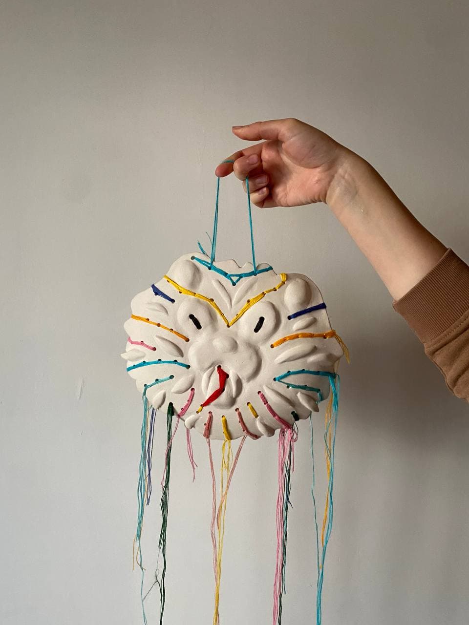 Владимирская рукодельница «рисует» картины с помощью мулине, создавая из ниток портреты известных людей, собственные фото и много другое. Про современную вышивку не для бабушек «Ключ-Медиа» пообщался с Кристиной Кошель.