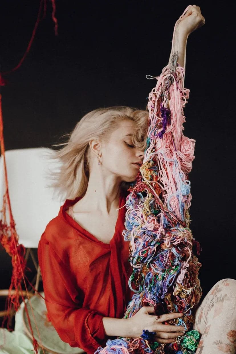 Владимирская рукодельница «рисует» картины с помощью мулине, создавая из ниток портреты известных людей, собственные фото и много другое. Про современную вышивку не для бабушек «Ключ-Медиа» пообщался с Кристиной Кошель.