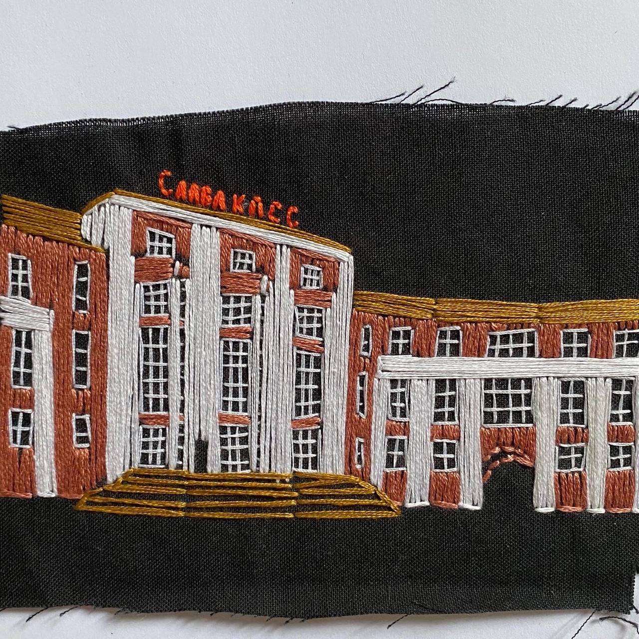 Владимирская рукодельница «рисует» картины с помощью мулине, создавая из ниток портреты известных людей, собственные фото и много другое. Про современную вышивку не для бабушек «Ключ-Медиа» пообщался с Кристиной Кошель.