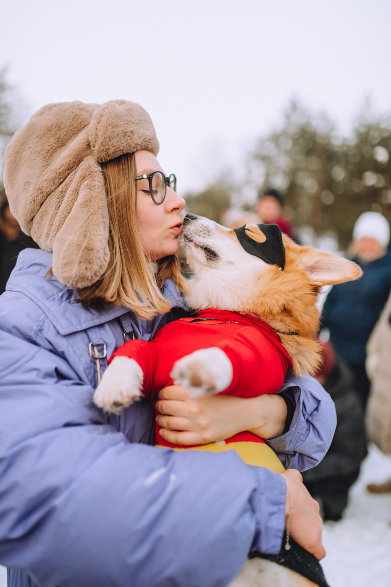 По техническим причинам (у маленьких собачек мерзнет пузико) коргитусы прервались до потепления, и вот организатор Татьяна Ванькина готова анонсировать два новых, необычных для города догфрендли-события. Вне зависимости от породы пушистые друзья вместе с хозяевами приглашаются на отдых в глэмпинге и догсвоп-пати!