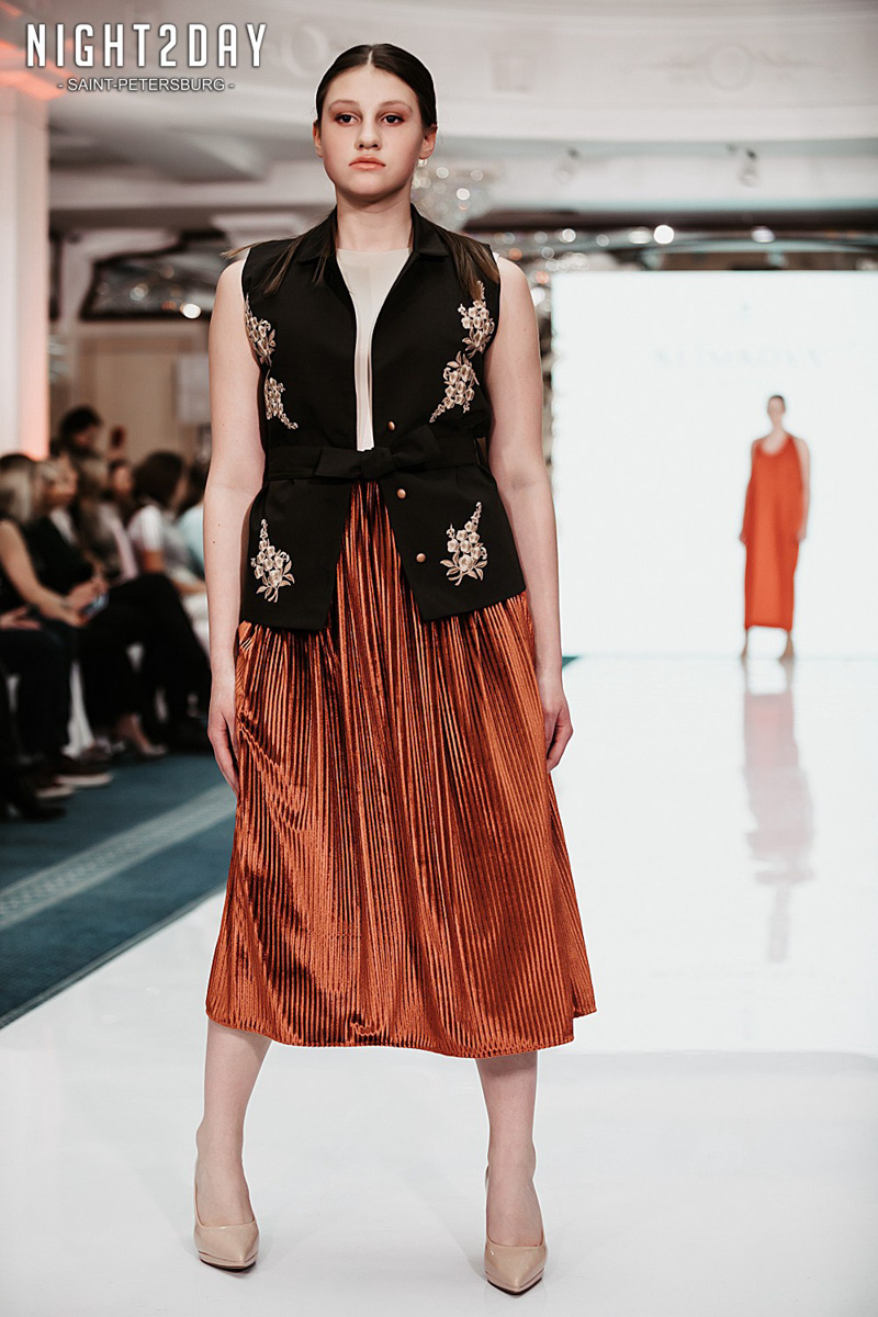 Ковровские модели приняли участие в Neva Fashion Week в Санкт-Петербурге. Главным требованием к выходу на подиум было умение ходить на каблуках. И, как считает руководитель агентства, это не случайно. В моду снова возвращается женственность.