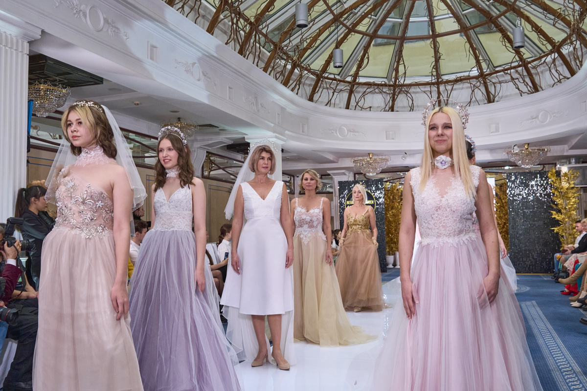 Ковровские модели приняли участие в Neva Fashion Week в Санкт-Петербурге. Главным требованием к выходу на подиум было умение ходить на каблуках. И, как считает руководитель агентства, это не случайно. В моду снова возвращается женственность.