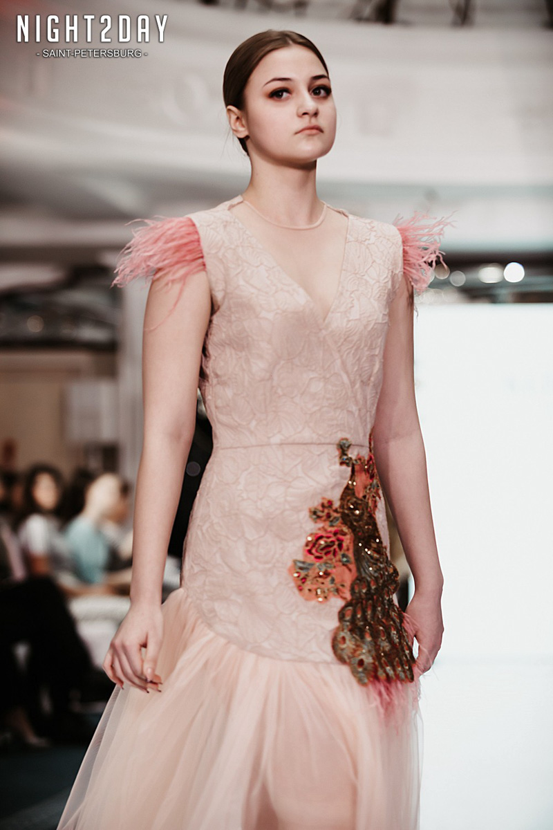 Ковровские модели приняли участие в Neva Fashion Week в Санкт-Петербурге. Главным требованием к выходу на подиум было умение ходить на каблуках. И, как считает руководитель агентства, это не случайно. В моду снова возвращается женственность.