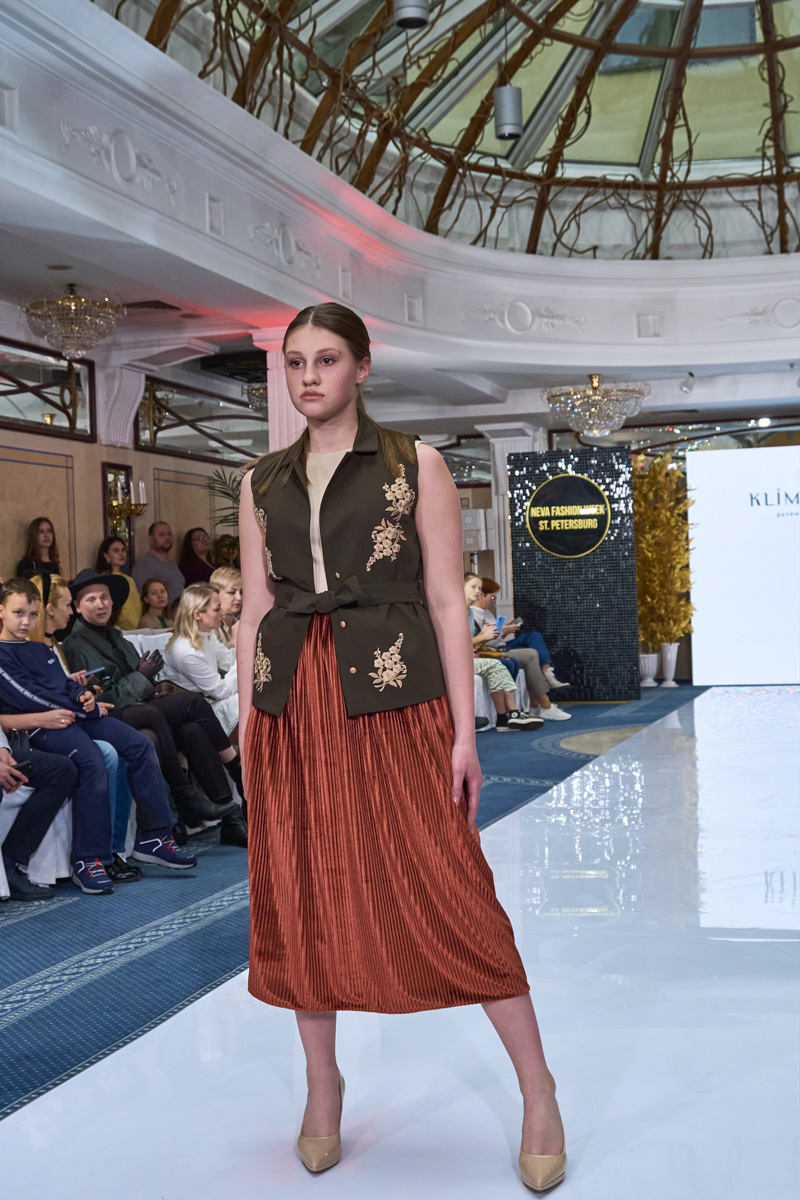 Ковровские модели приняли участие в Neva Fashion Week в Санкт-Петербурге. Главным требованием к выходу на подиум было умение ходить на каблуках. И, как считает руководитель агентства, это не случайно. В моду снова возвращается женственность.