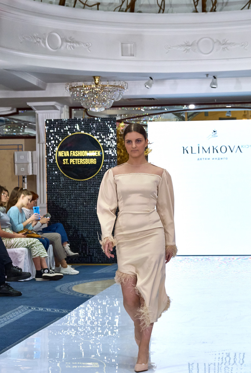 Ковровские модели приняли участие в Neva Fashion Week в Санкт-Петербурге. Главным требованием к выходу на подиум было умение ходить на каблуках. И, как считает руководитель агентства, это не случайно. В моду снова возвращается женственность.
