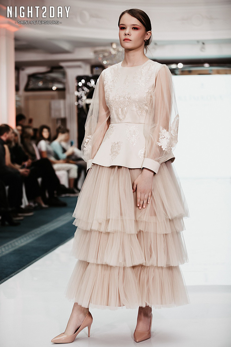 Ковровские модели приняли участие в Neva Fashion Week в Санкт-Петербурге. Главным требованием к выходу на подиум было умение ходить на каблуках. И, как считает руководитель агентства, это не случайно. В моду снова возвращается женственность.