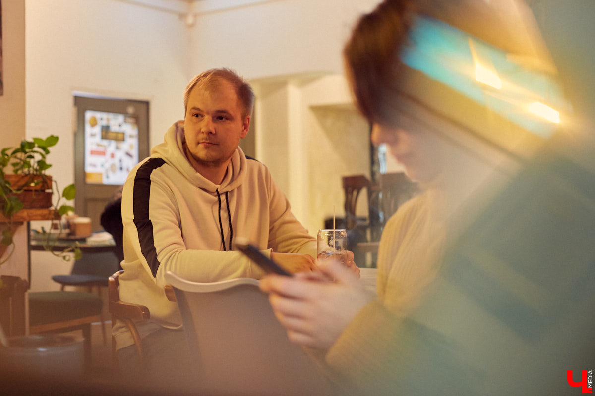 Уверены, Eremialx вам понравится, как и, по статистике Apple Music, сотням слушателей из ЮАР. Владимирский лоу-фай музыкант Александр Ерёмин рассказывает о нюансах авторского творчества, знакомит читателей с ламповым жанром и анонсирует скорый выход альбома по случаю дня рождения.