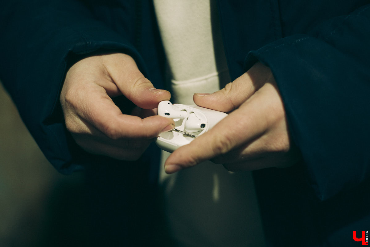 Уверены, Eremialx вам понравится, как и, по статистике Apple Music, сотням слушателей из ЮАР. Владимирский лоу-фай музыкант Александр Ерёмин рассказывает о нюансах авторского творчества, знакомит читателей с ламповым жанром и анонсирует скорый выход альбома по случаю дня рождения.