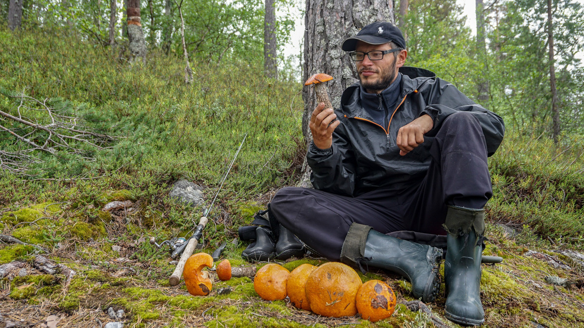 С собой только 100 кг снаряжения и еды. И это на 120 дней. Никакой сотовой связи и возможности позвать на помощь. Экстремальный поход на свой страх и риск. Тревел-блогер из Владимира Артем Грачев совершил одиночный сплав на каяке в Заполярье и снял все на видео. Первые серии уже доступны для просмотра.