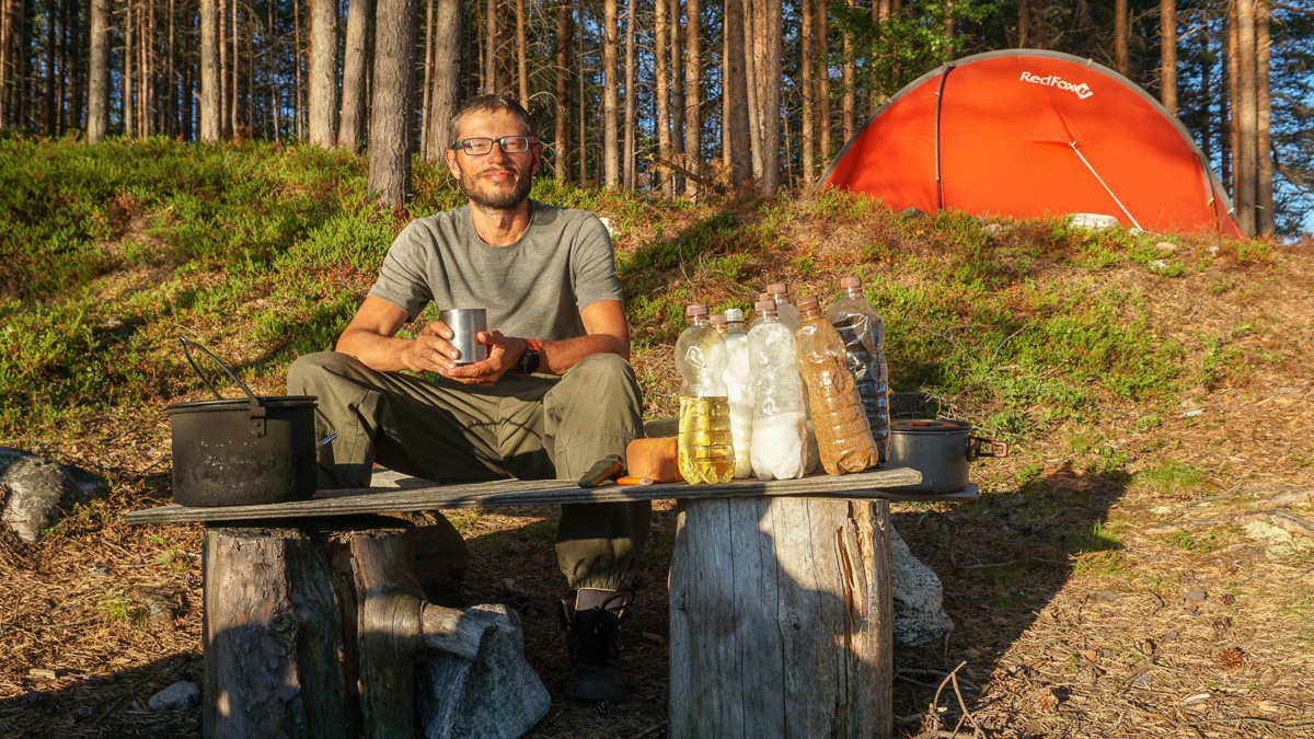 С собой только 100 кг снаряжения и еды. И это на 120 дней. Никакой сотовой связи и возможности позвать на помощь. Экстремальный поход на свой страх и риск. Тревел-блогер из Владимира Артем Грачев совершил одиночный сплав на каяке в Заполярье и снял все на видео. Первые серии уже доступны для просмотра.