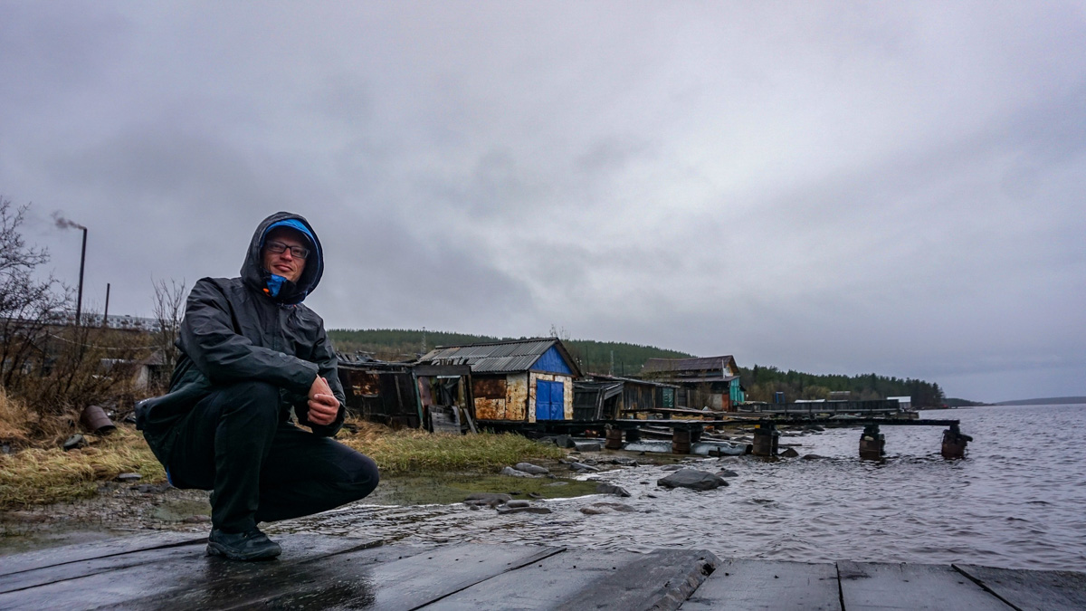 С собой только 100 кг снаряжения и еды. И это на 120 дней. Никакой сотовой связи и возможности позвать на помощь. Экстремальный поход на свой страх и риск. Тревел-блогер из Владимира Артем Грачев совершил одиночный сплав на каяке в Заполярье и снял все на видео. Первые серии уже доступны для просмотра.